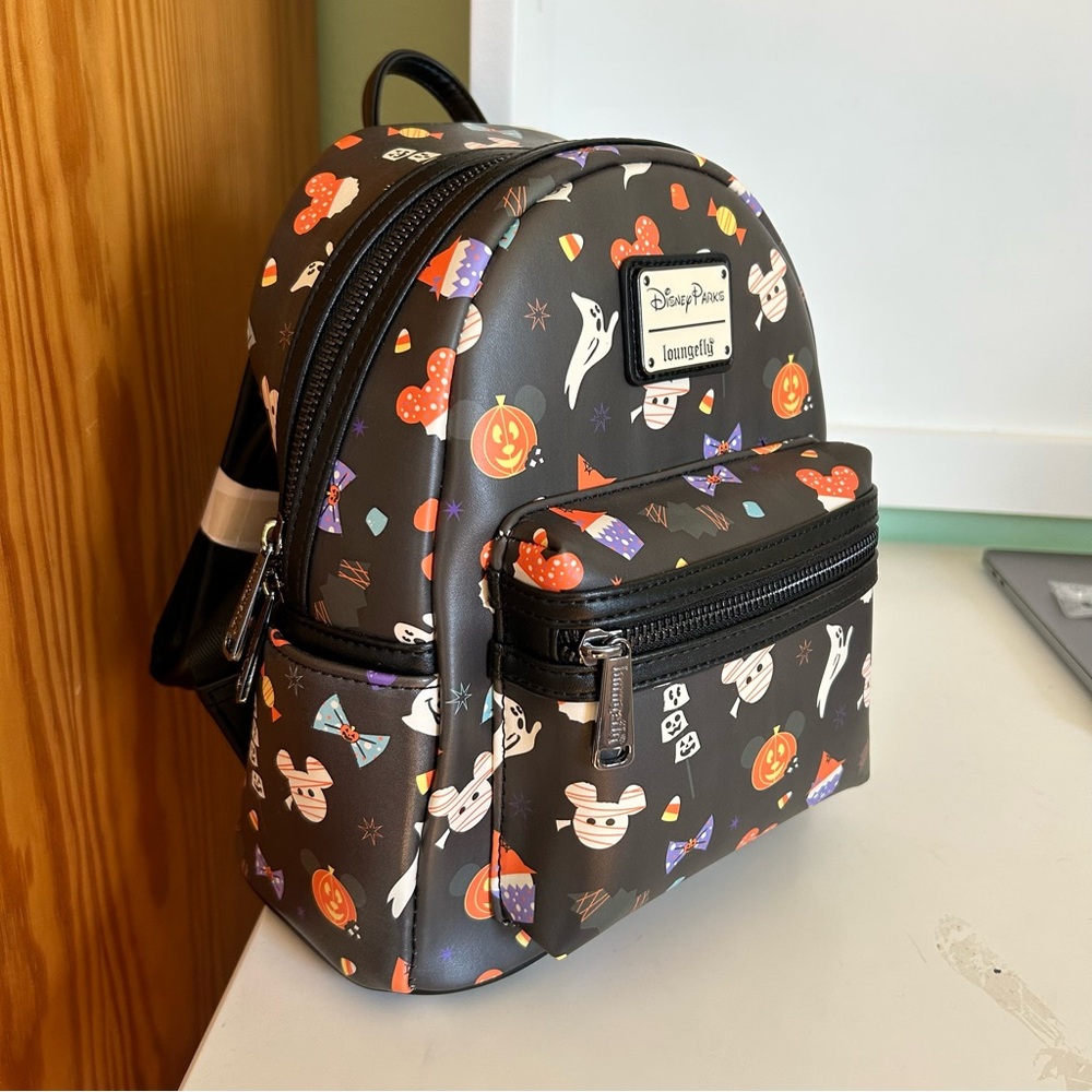 NWT Disney Mini Backpack Loungefly
Halloween Themed